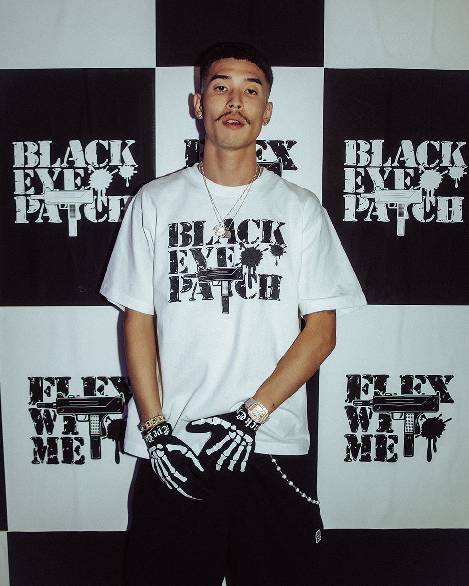 トップス SHIRATAMABlackEyePatch FWM YOKO LOGO FWM YOKO LOGO TEE WHITE – BlackEyePatch