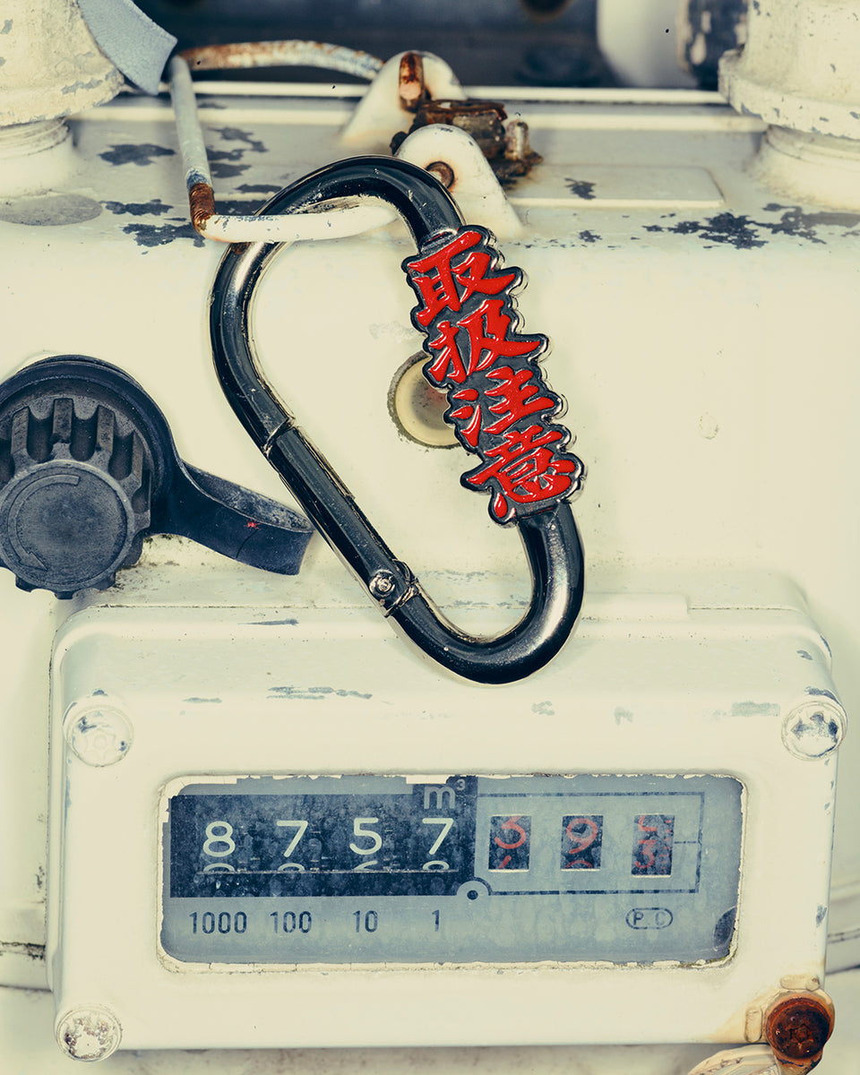 BlackEyePatch カラビナ HANDLE WITH CARE CARABINER GOLD – BlackEyePatch