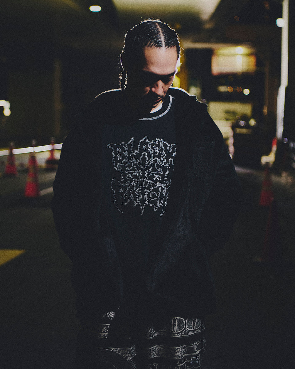 METAL LOGO STITCHED CREW SWEAT BLACK/RED – BlackEyePatch