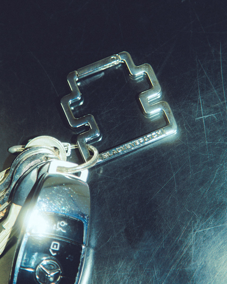 OG LABEL SHAPED CARABINER SILVER – BlackEyePatch