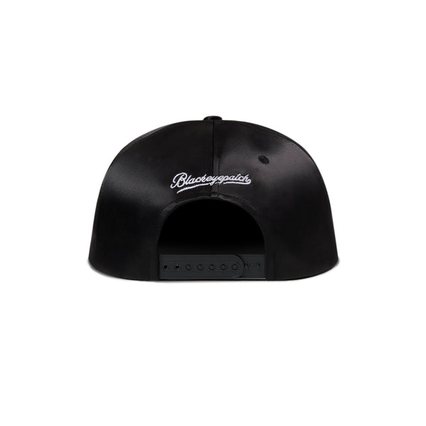 B EMBLEM SATIN CAP BLACK