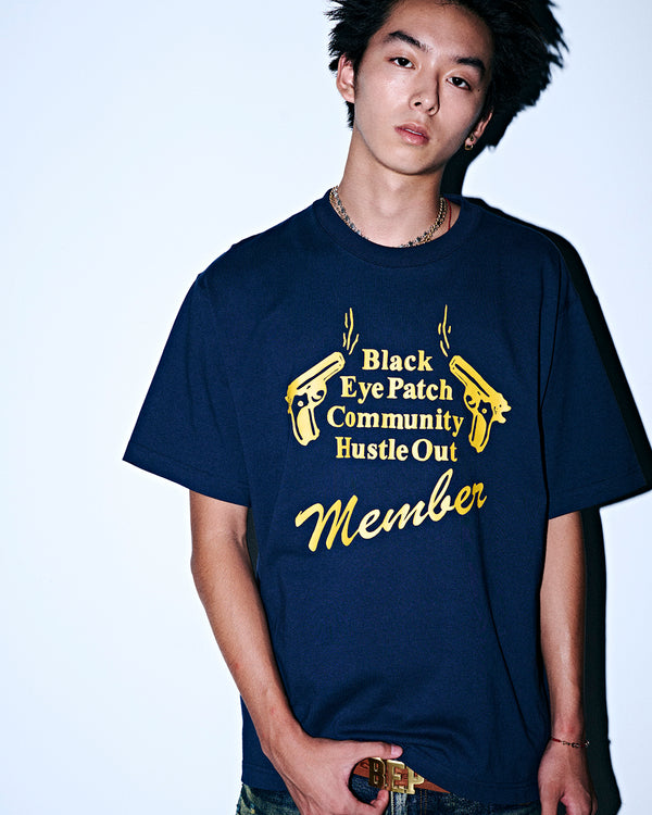 HUSTLE OUT MEMBER TEE NAVY