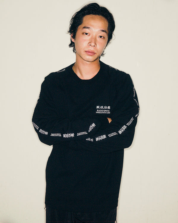 HWC EMBROIDERED RAGLAN L/S TEE BLACK