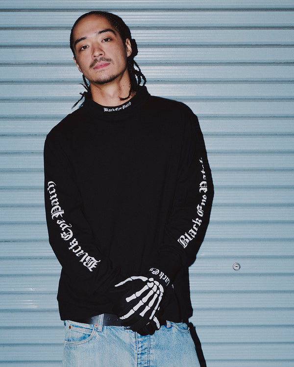 OE LOGO MOCK NECK L/S TEE BLACK