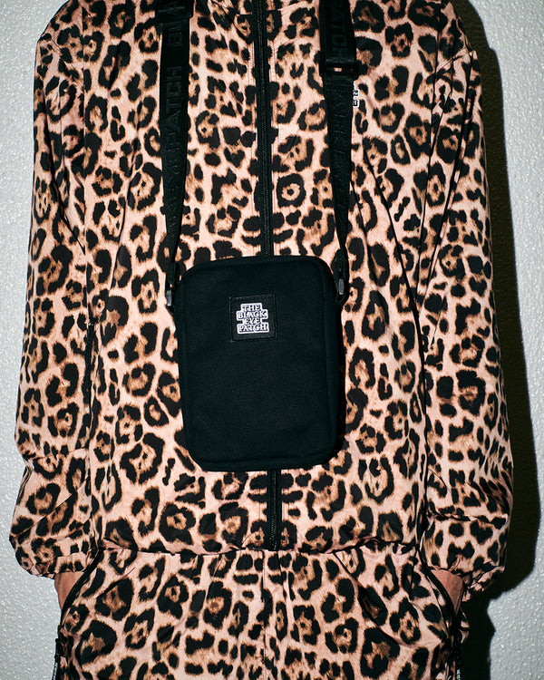 OG LABEL SHOULDER POUCH