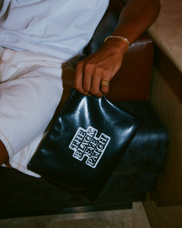 OG LABEL ZIP POUCH BLACK