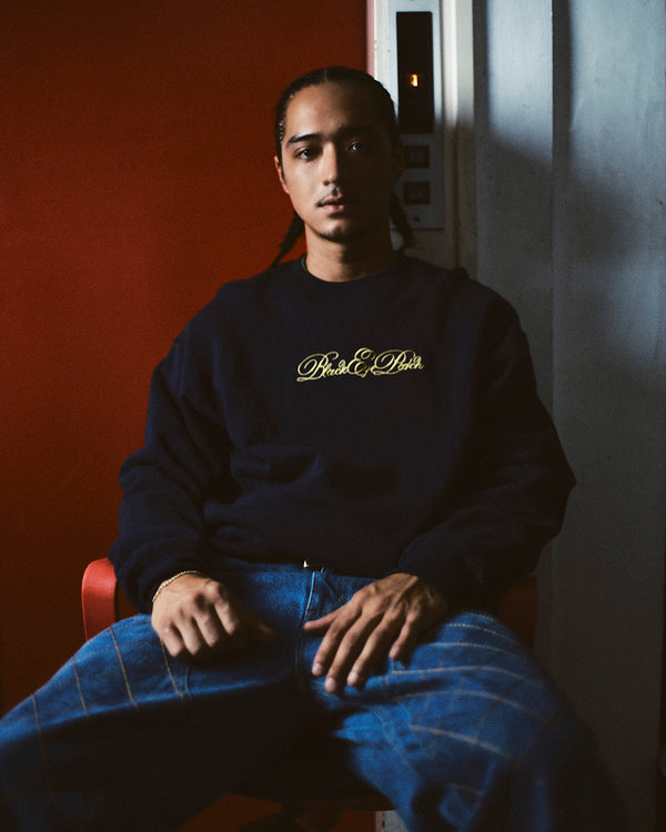 SERPENTINE SCRIPT CREW SWEAT NAVY