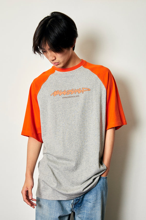 BEEZ-EYE-P Script Logo Raglan Tee, Orange / Heather Gray