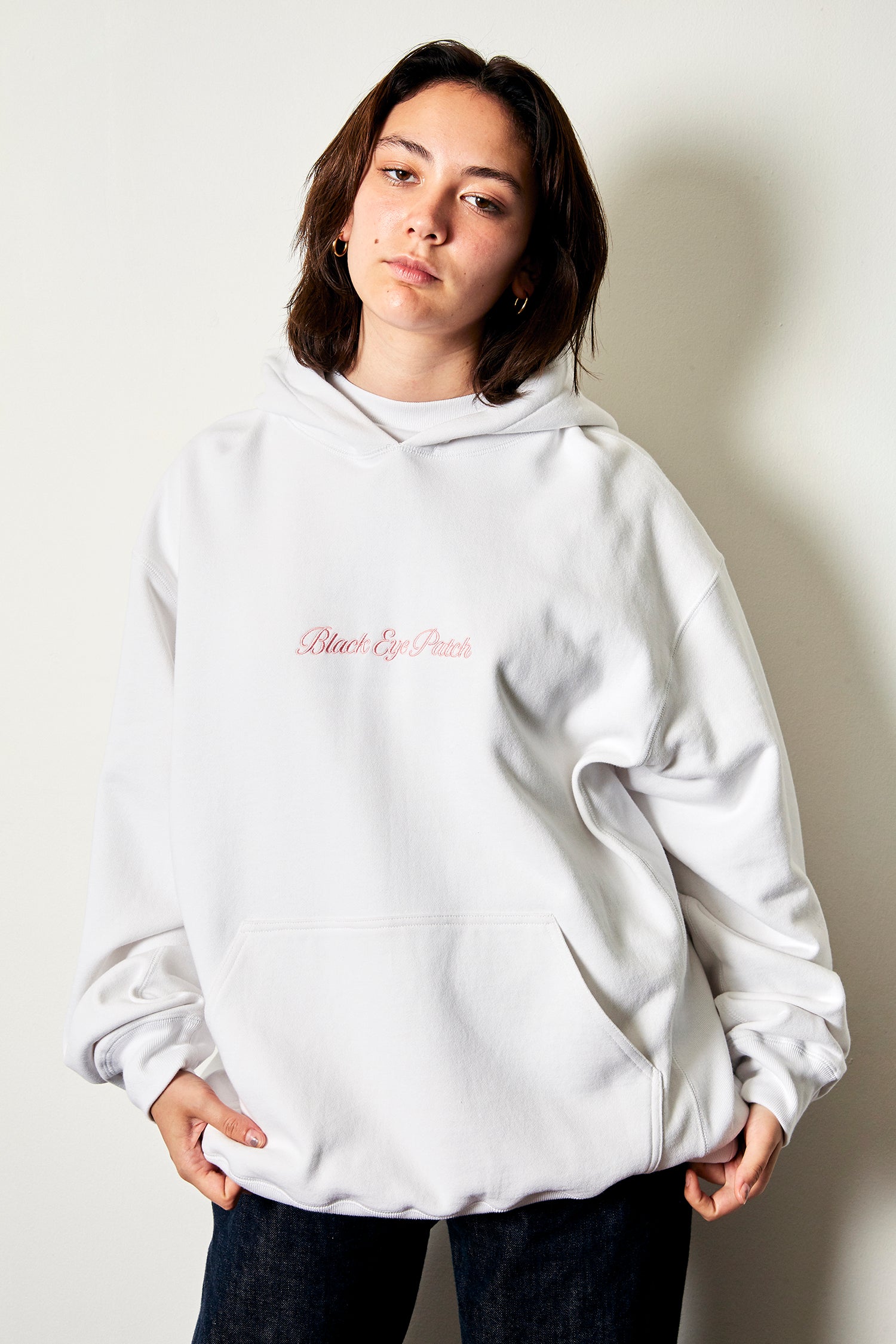 ROYAL SCRIPT HOODIE WHITE – BlackEyePatch