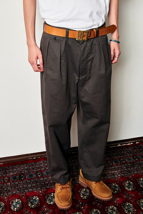 ALL CITY TWO-TUCK CHINO BROWN